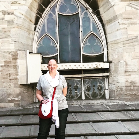 Meet your Posher, Jennifer - Picture 1 of 5